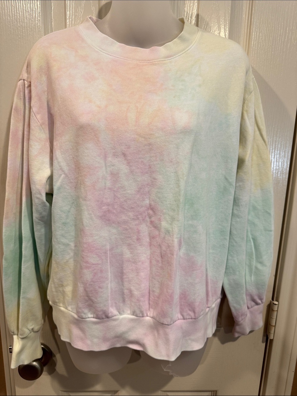 GAP Pastel Tie-Dye long sleeve Sweatshirt. 
Sz Medium